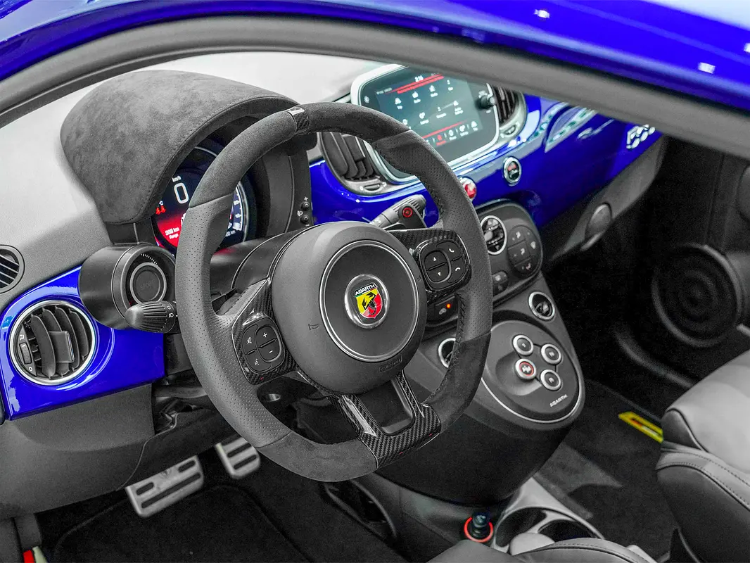 ABARTH 595 Scorpioneoro 2022 - photo 7 - Import Émirats | International Cars