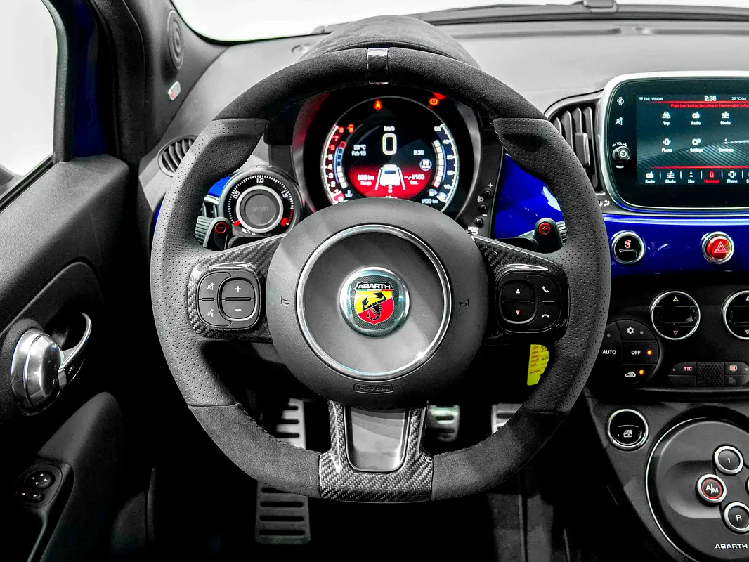 ABARTH 595 Scorpioneoro 2022 - photo 8 - Import Émirats | International Cars