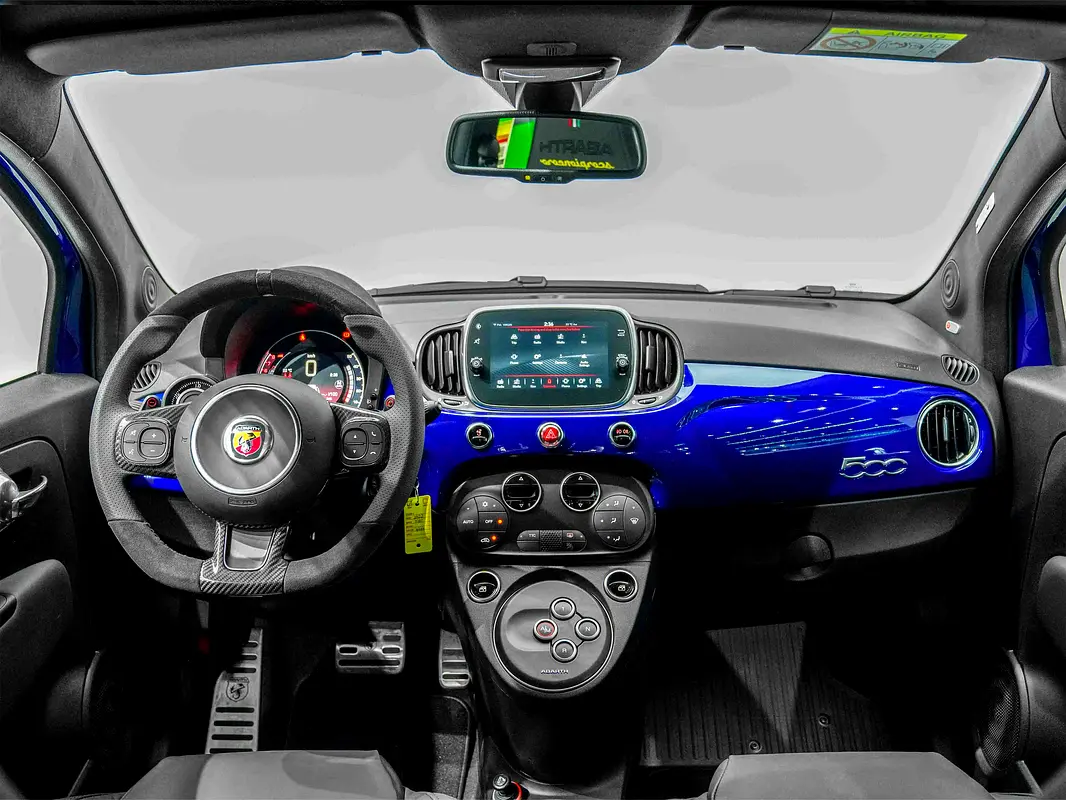 ABARTH 595 Scorpioneoro 2022 - photo 9 - Import Émirats | International Cars