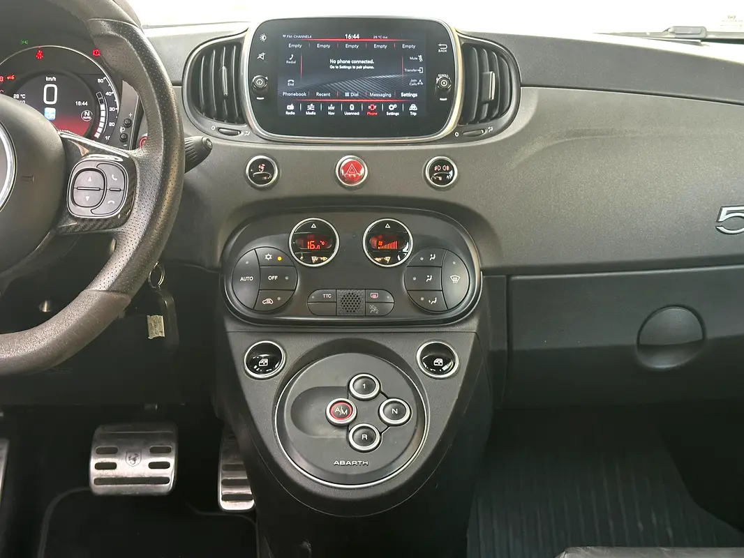 ABARTH 595 Competizione 2022 - photo 11 - Import Émirats | International Cars