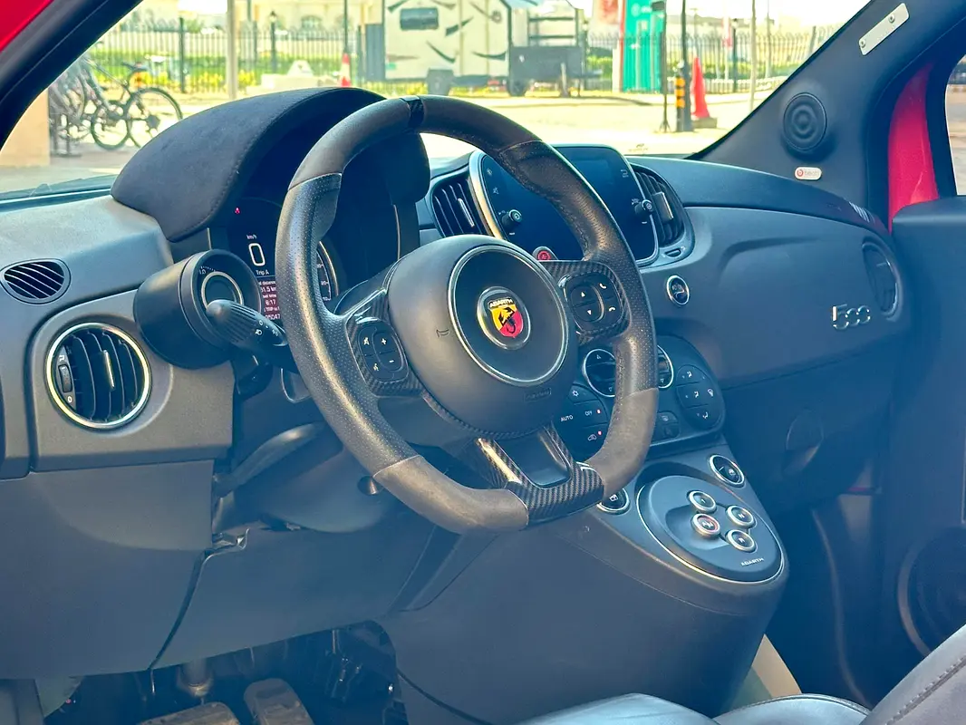 ABARTH 595 Competizione 2022 - photo 12 - Import Émirats | International Cars