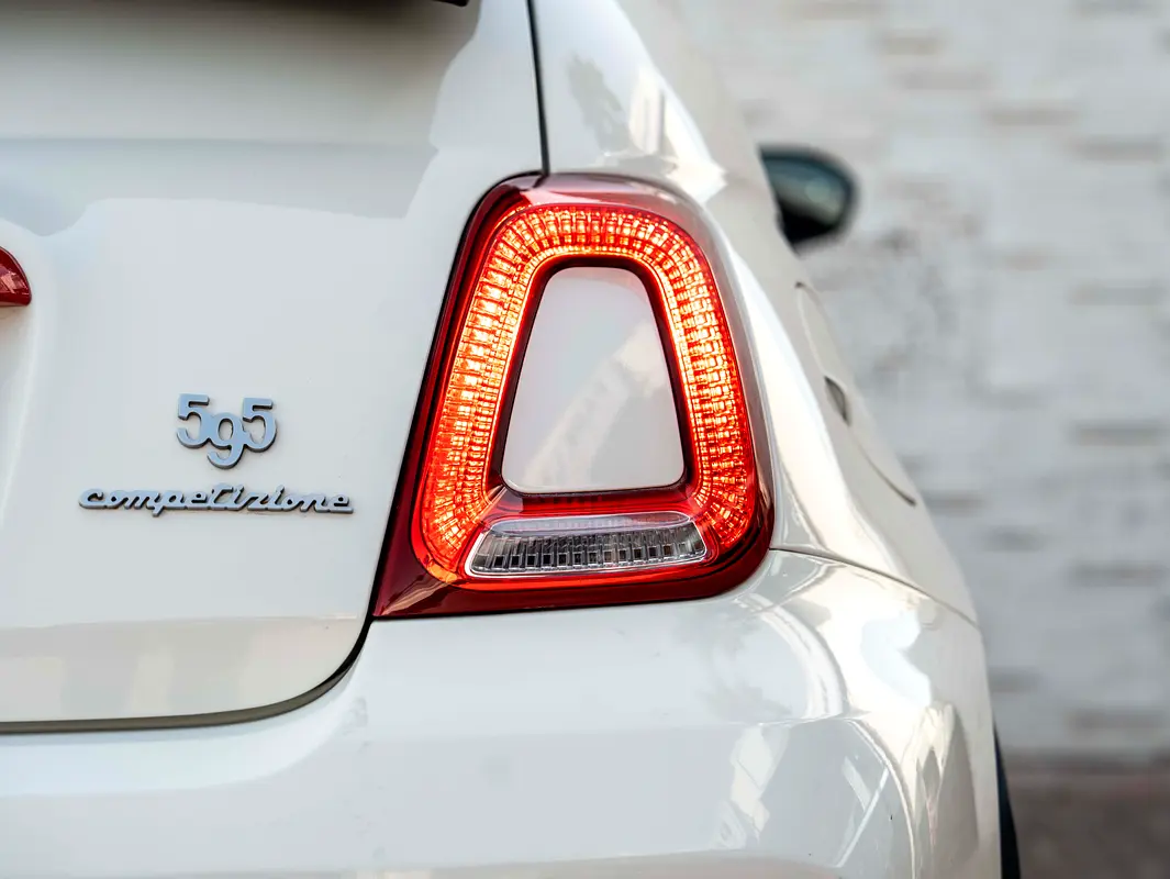 ABARTH 595 Competizione 2021 - photo 6 - Import Émirats | International Cars