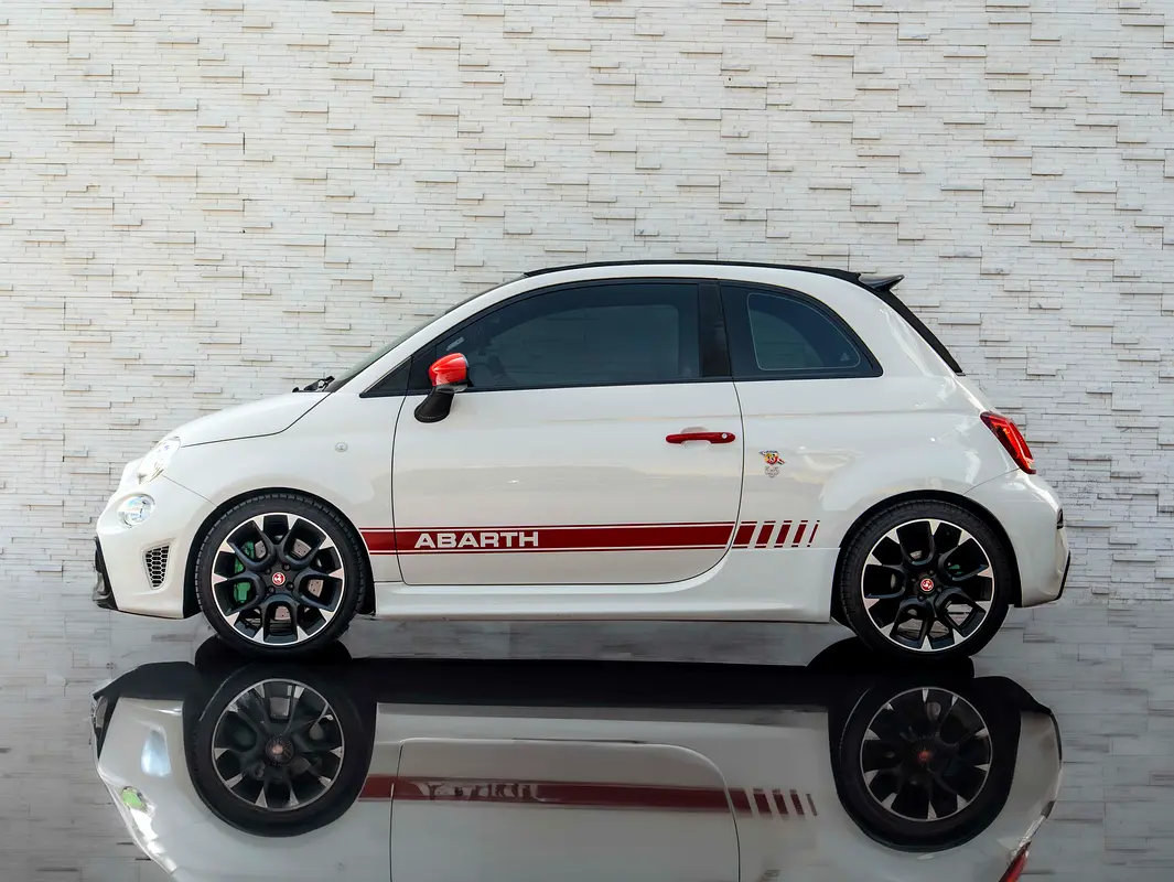 ABARTH 595 Competizione 2021 - photo 8 - Import Émirats | International Cars