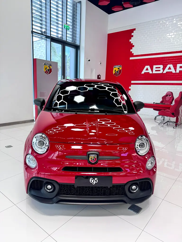 ABARTH 695 Turismo 2023 - photo 11 - Import Émirats | International Cars