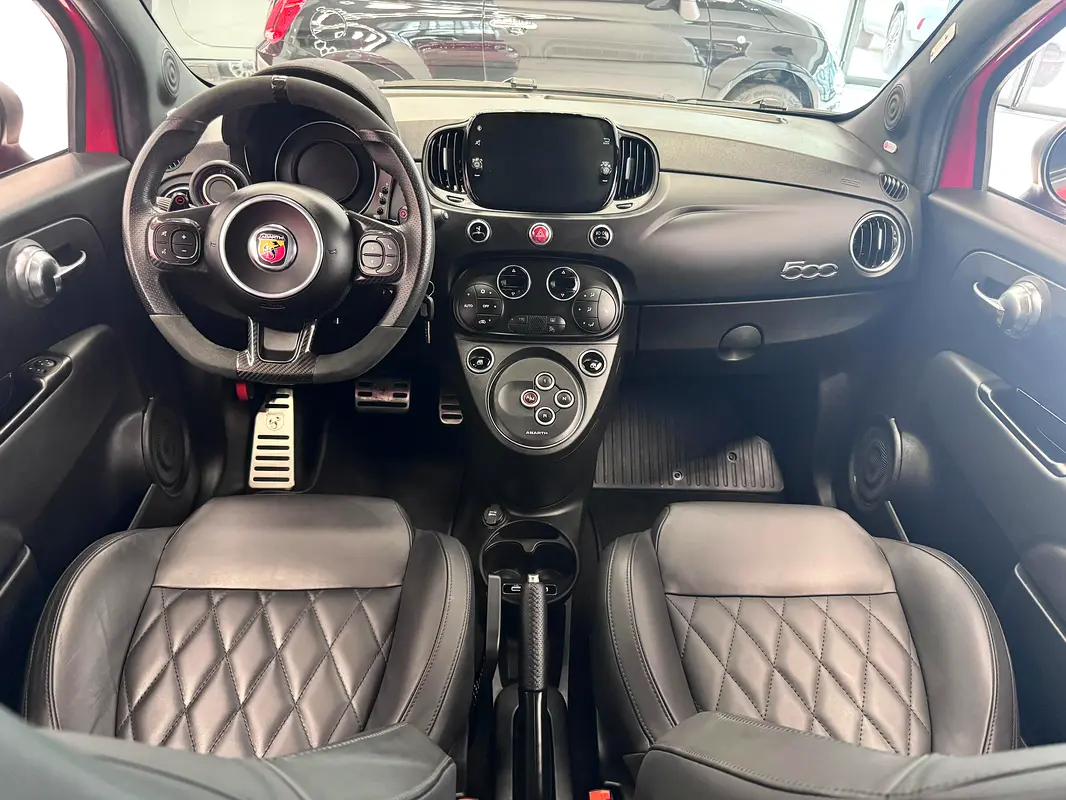 ABARTH 695 Turismo 2023 - photo 12 - Import Émirats | International Cars