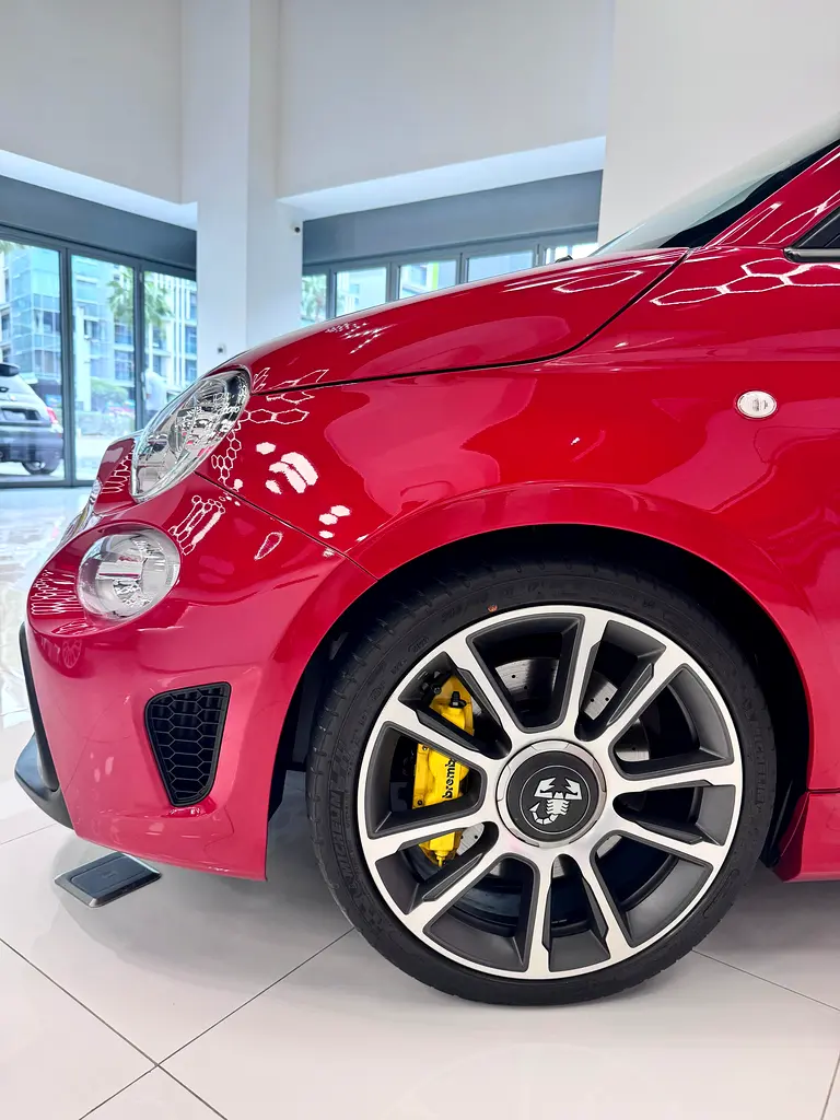 ABARTH 695 Turismo 2023 - photo 4 - Import Émirats | International Cars
