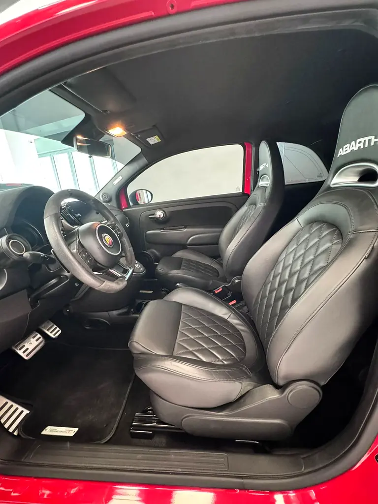 ABARTH 695 Turismo 2023 - photo 5 - Import Émirats | International Cars