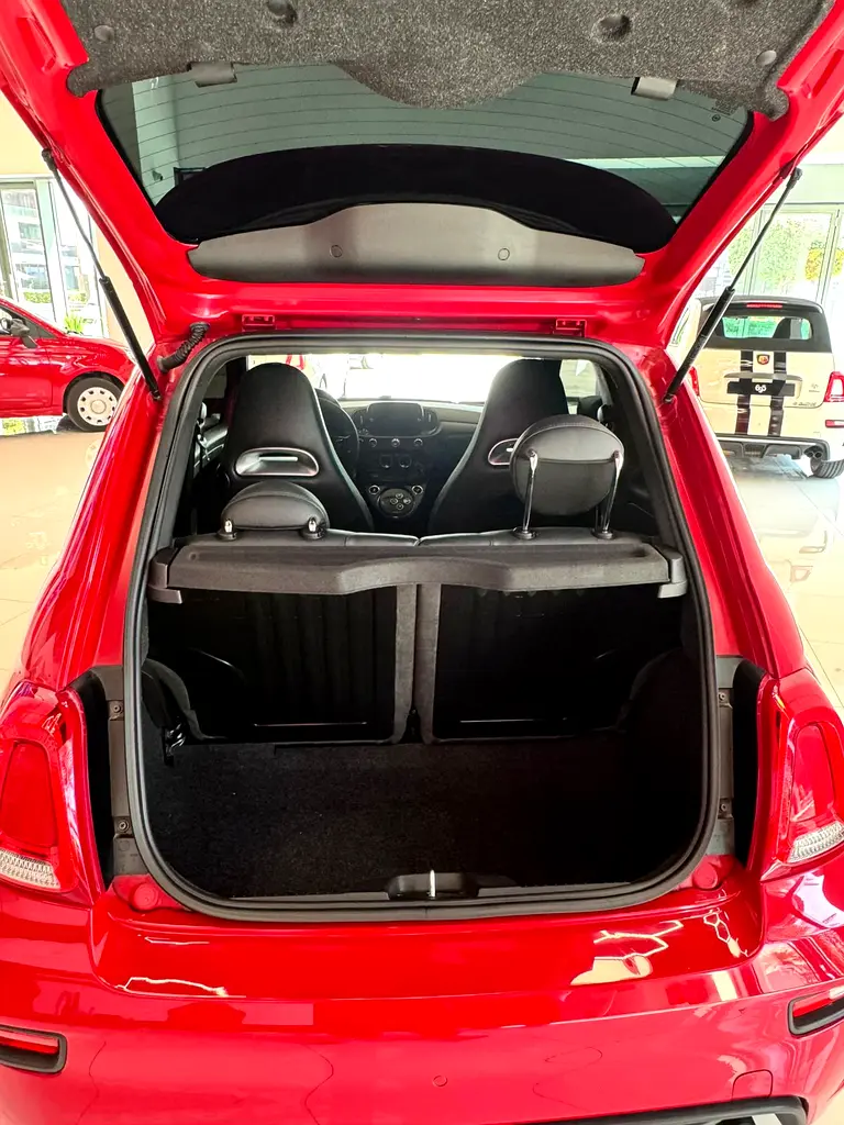 ABARTH 695 Turismo 2023 - photo 7 - Import Émirats | International Cars