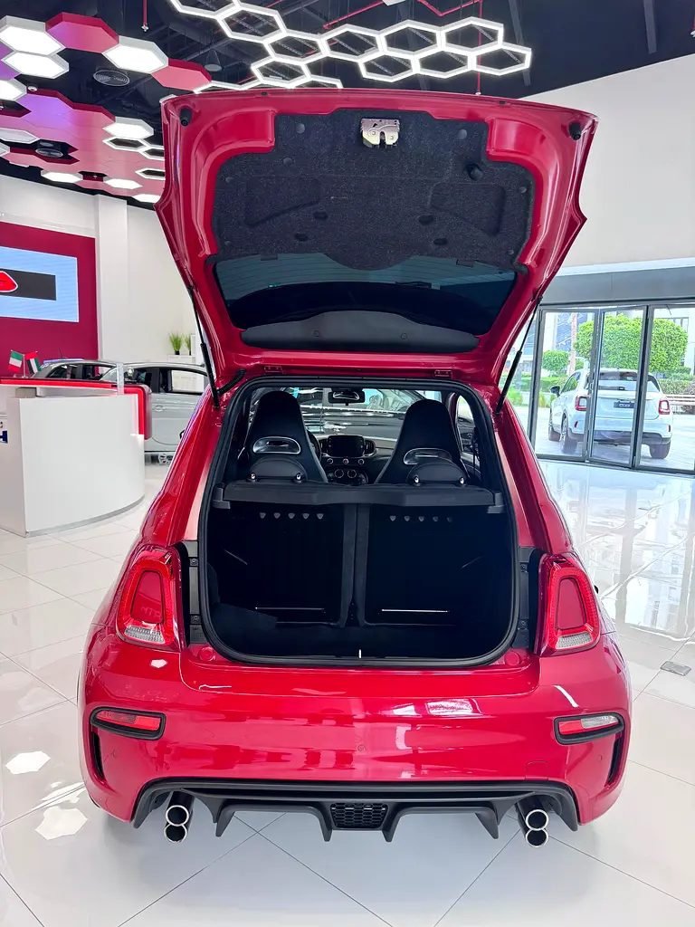 ABARTH 695 Turismo 2023 - photo 9 - Import Émirats | International Cars