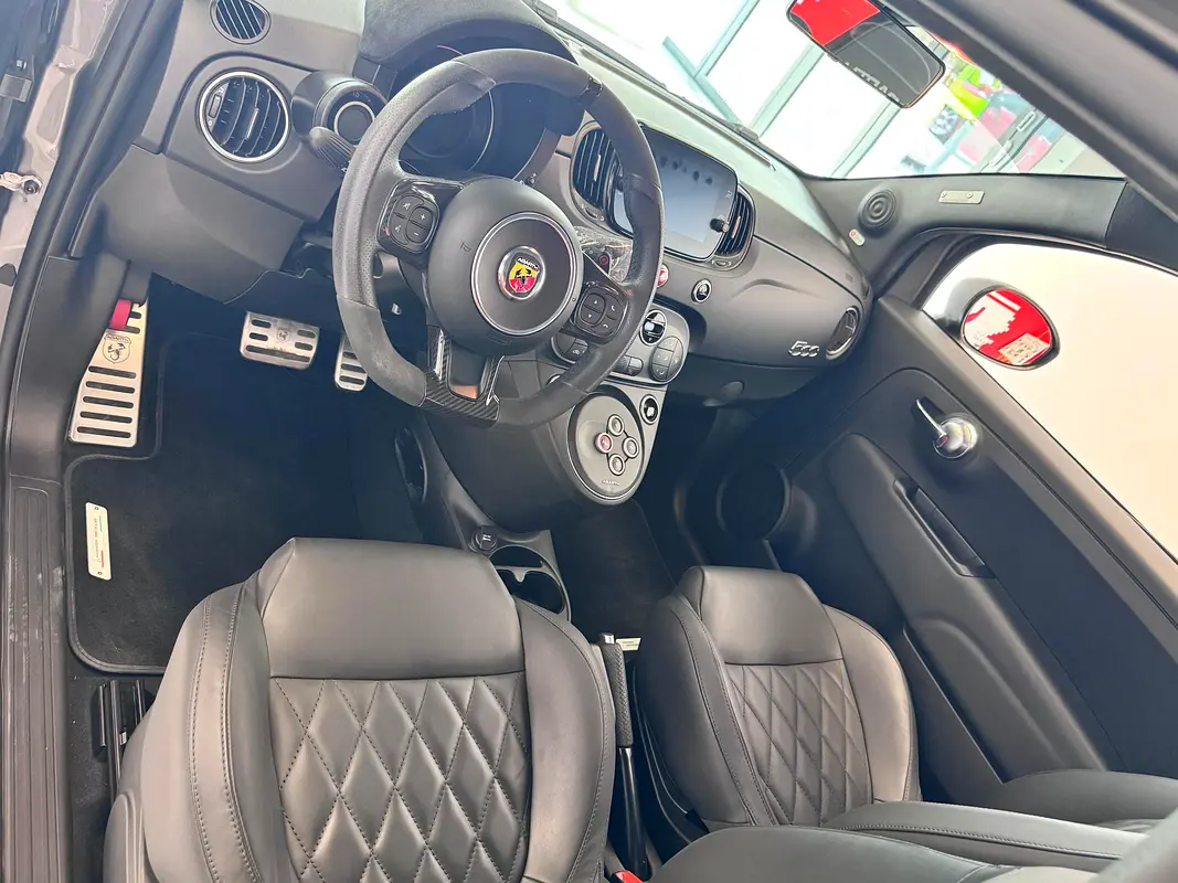 ABARTH 695 Turismo 2024 - photo 10 - Import Émirats | International Cars