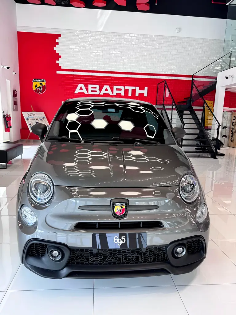 ABARTH 695 Turismo 2024 - photo 2 - Import Émirats | International Cars