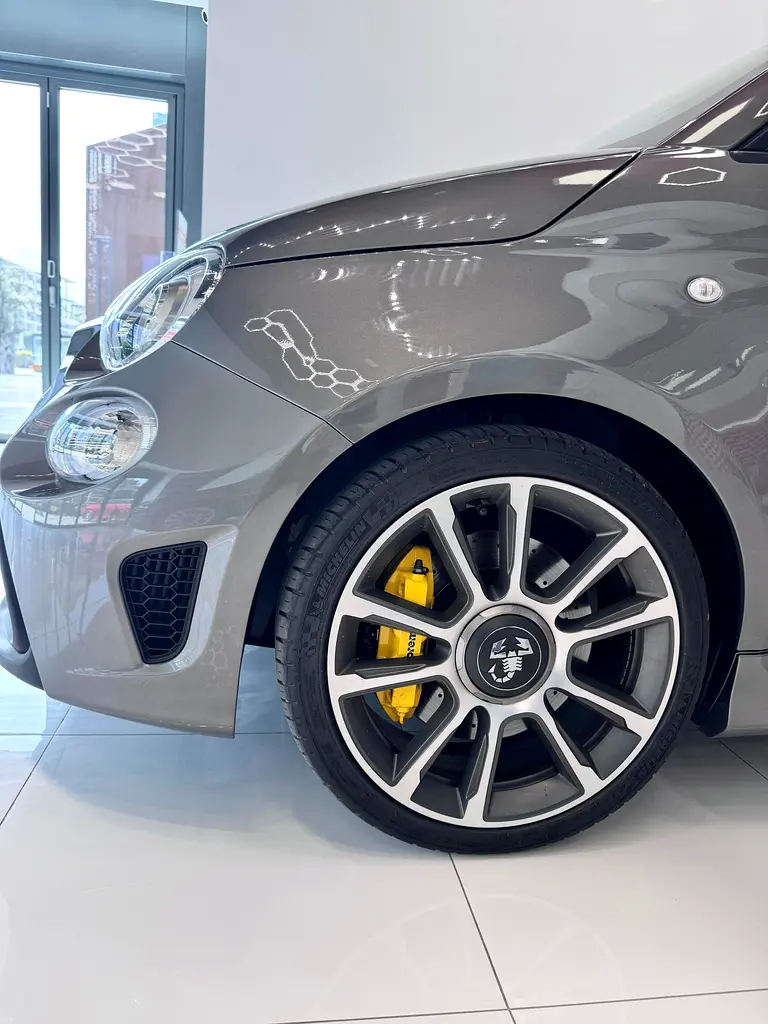 ABARTH 695 Turismo 2024 - photo 4 - Import Émirats | International Cars