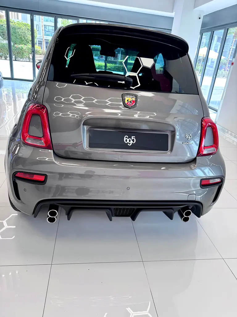 ABARTH 695 Turismo 2024 - photo 5 - Import Émirats | International Cars