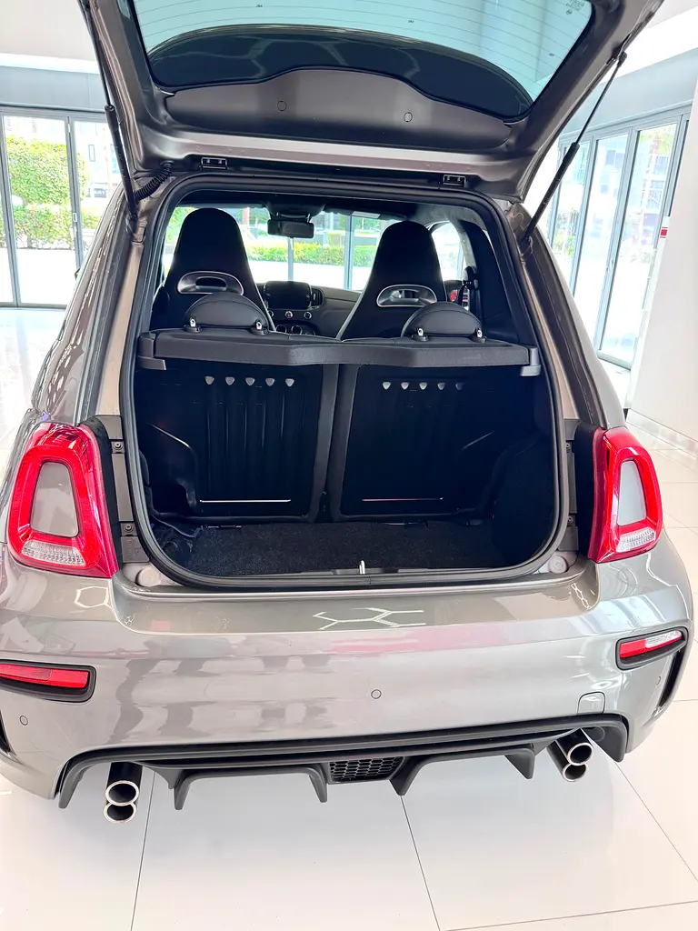 ABARTH 695 Turismo 2024 - photo 6 - Import Émirats | International Cars