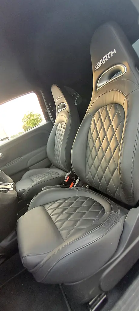 ABARTH 695 Turismo 2023 - photo 11 - Import Émirats | International Cars