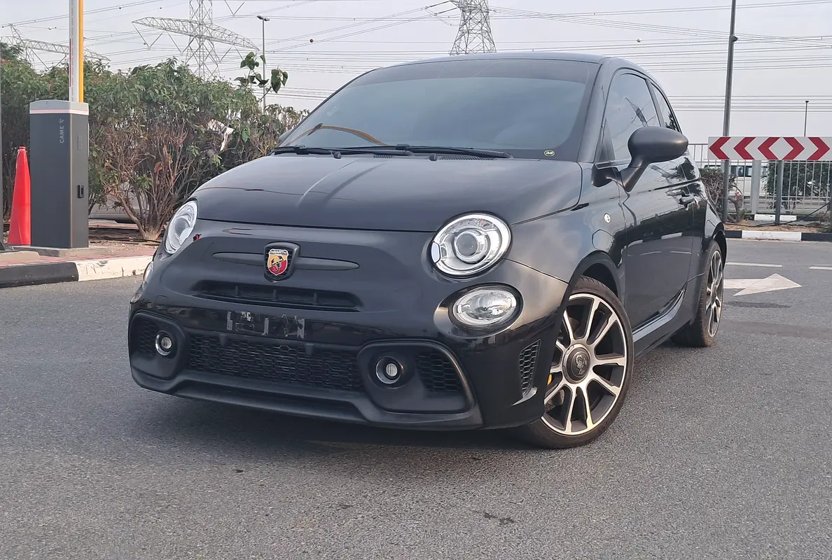 ABARTH 695 Turismo 2023 - photo 2 - Import Émirats | International Cars