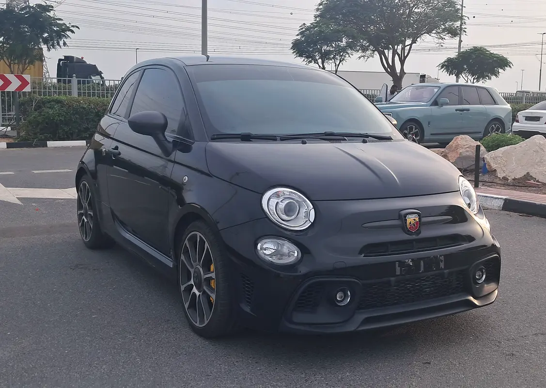 ABARTH 695 Turismo 2023 - photo 3 - Import Émirats | International Cars