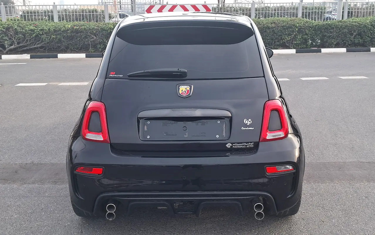 ABARTH 695 Turismo 2023 - photo 5 - Import Émirats | International Cars
