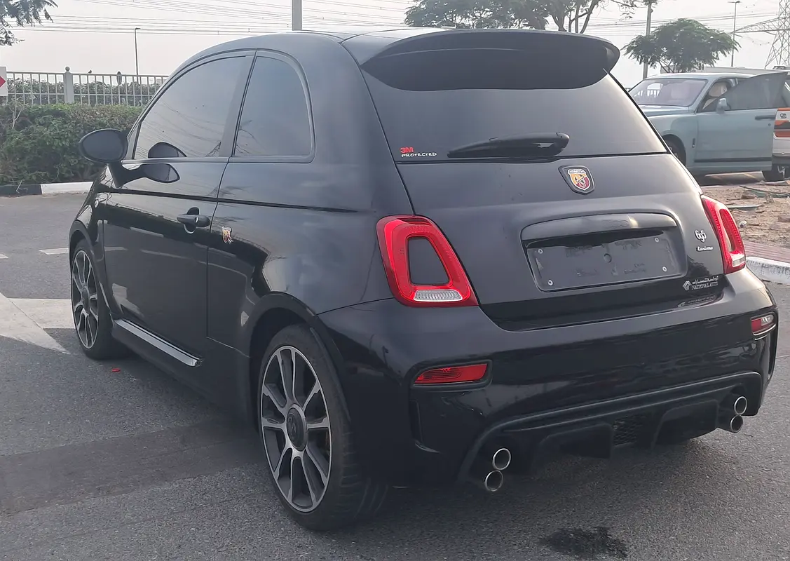 ABARTH 695 Turismo 2023 - photo 6 - Import Émirats | International Cars