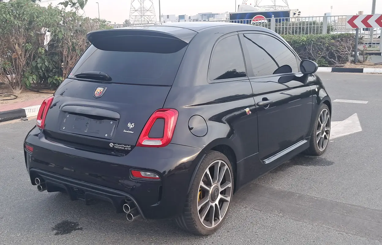 ABARTH 695 Turismo 2023 - photo 7 - Import Émirats | International Cars