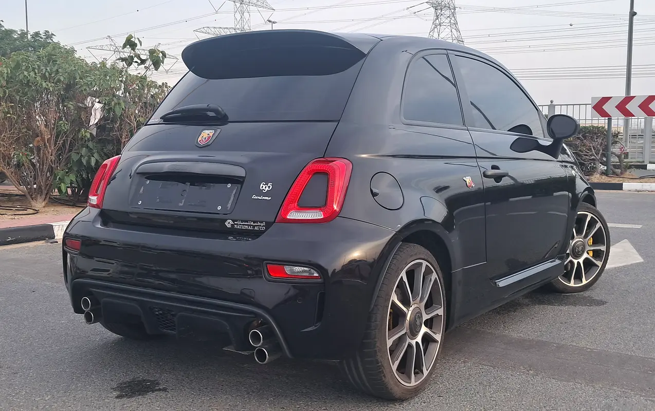ABARTH 695 Turismo 2023 - photo 8 - Import Émirats | International Cars