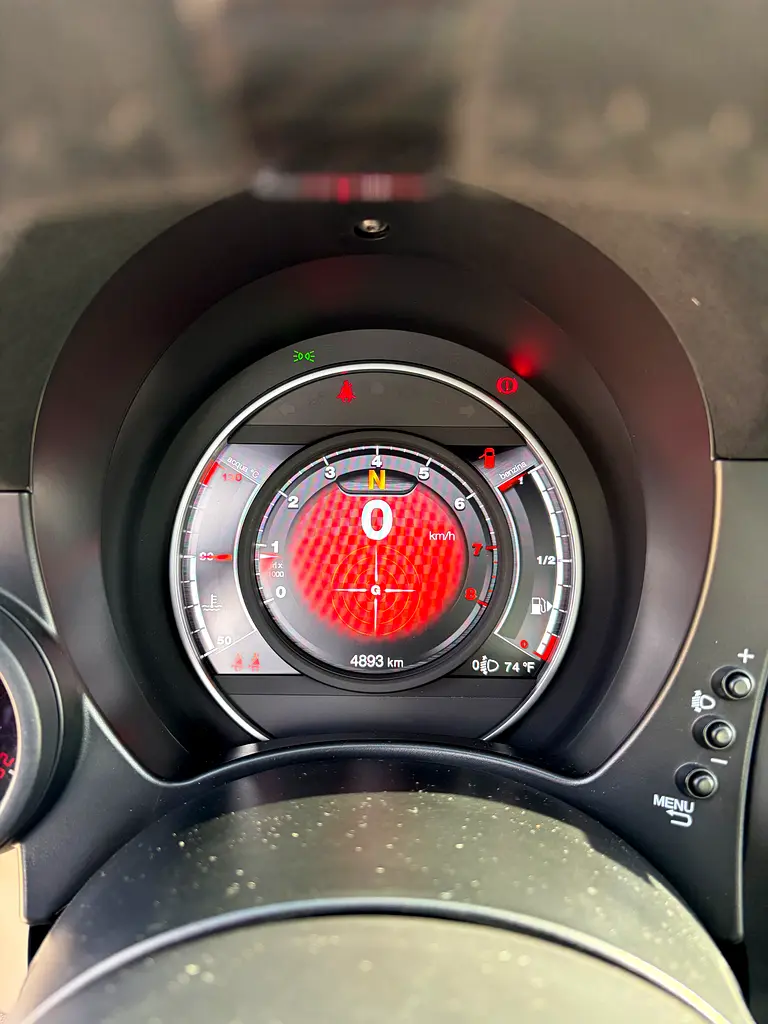 ABARTH 695 Competizione 2024 - photo 10 - Import Émirats | International Cars