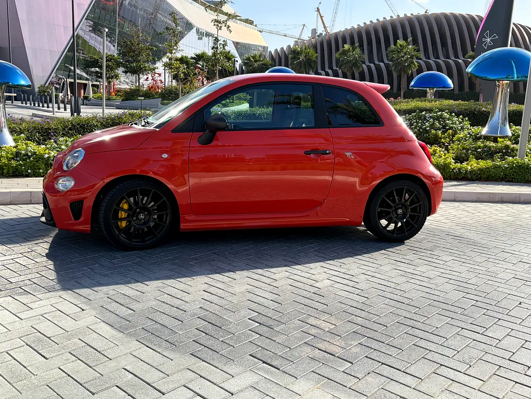 ABARTH 695 Competizione 2024 - photo 5 - Import Émirats | International Cars