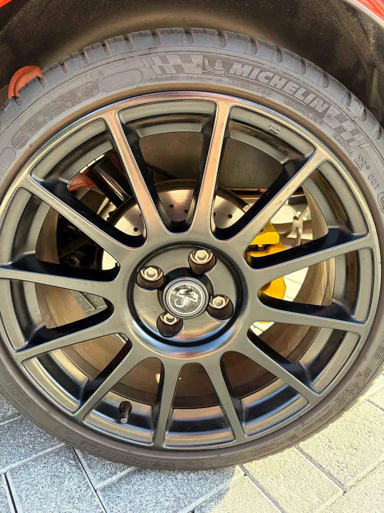 ABARTH 695 Competizione 2024 - photo 7 - Import Émirats | International Cars