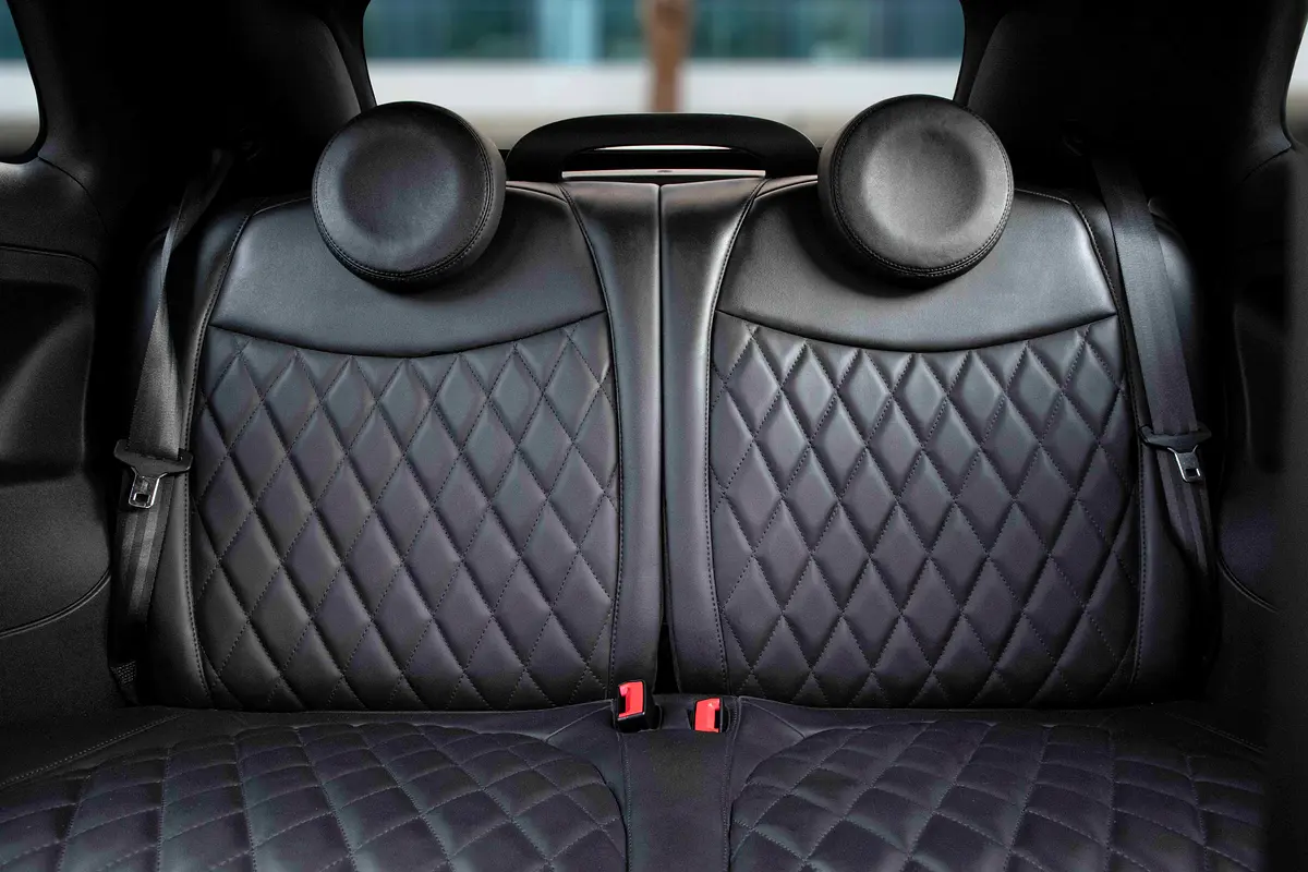 ABARTH 695 Turismo 2022 - photo 12 - Import Émirats | International Cars