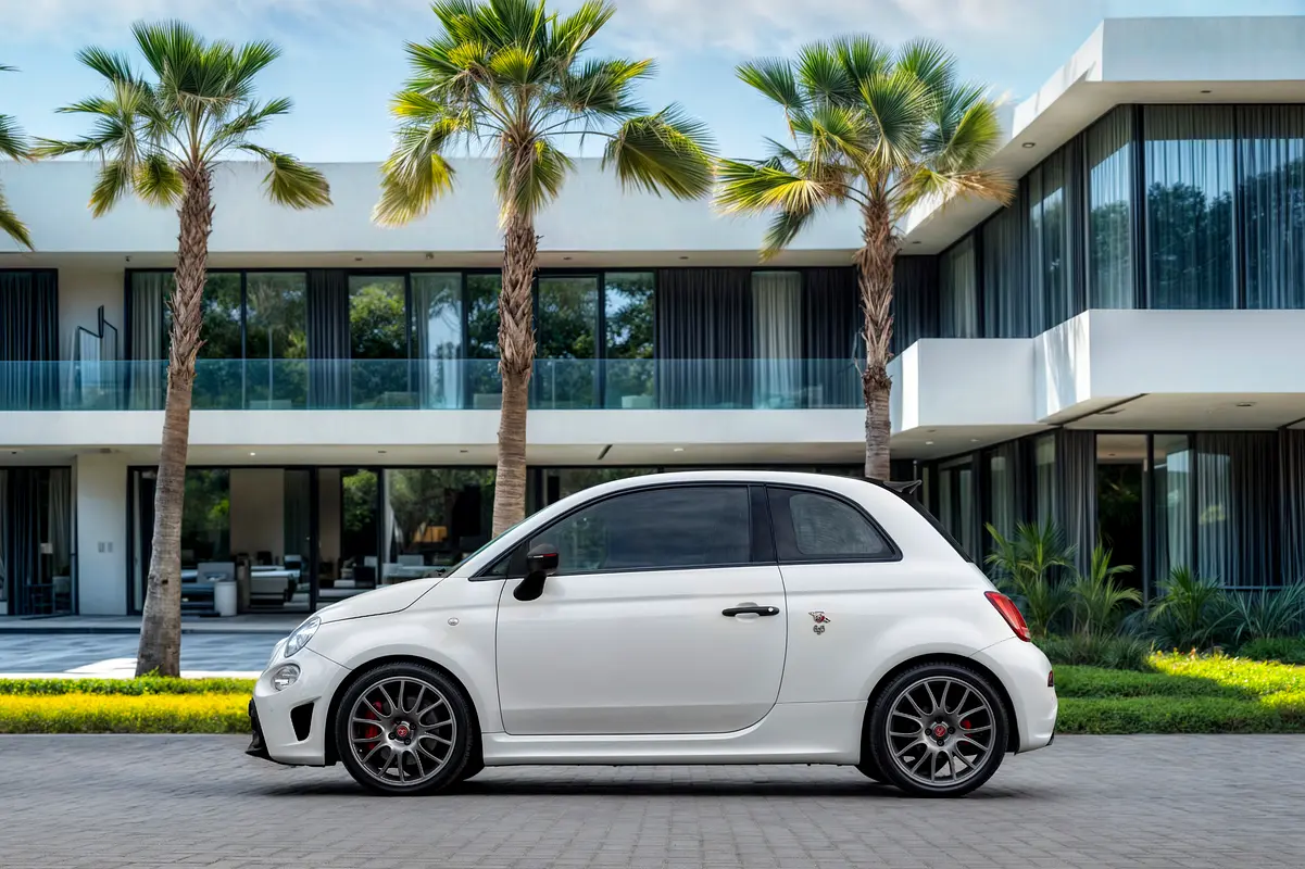 ABARTH 695 Turismo 2022 - photo 2 - Import Émirats | International Cars