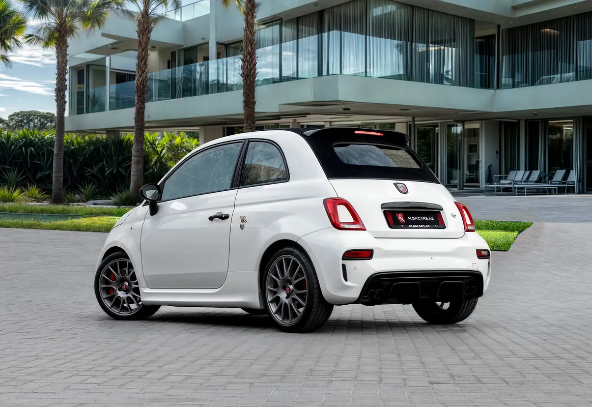 ABARTH 695 Turismo 2022 - photo 3 - Import Émirats | International Cars