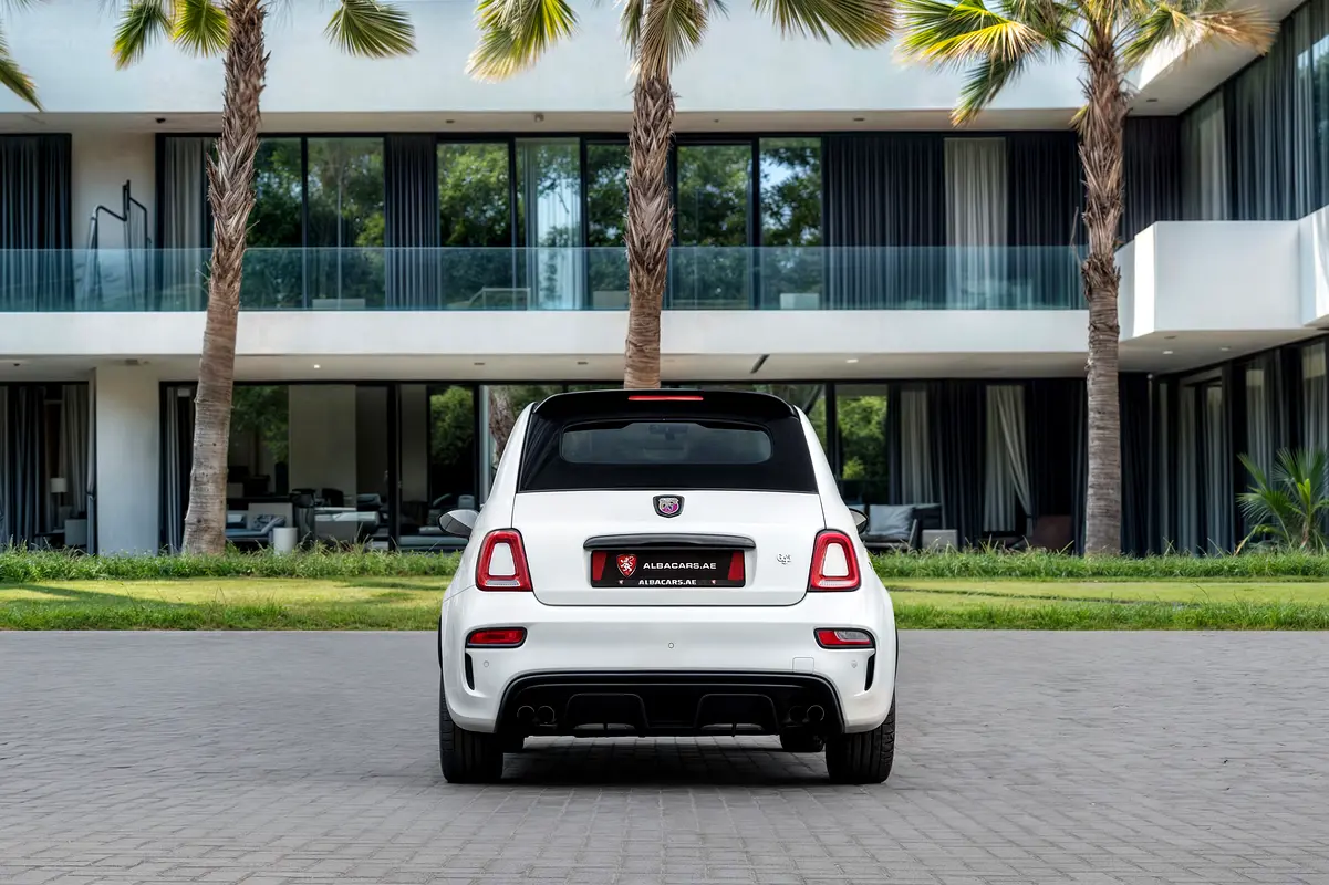 ABARTH 695 Turismo 2022 - photo 5 - Import Émirats | International Cars