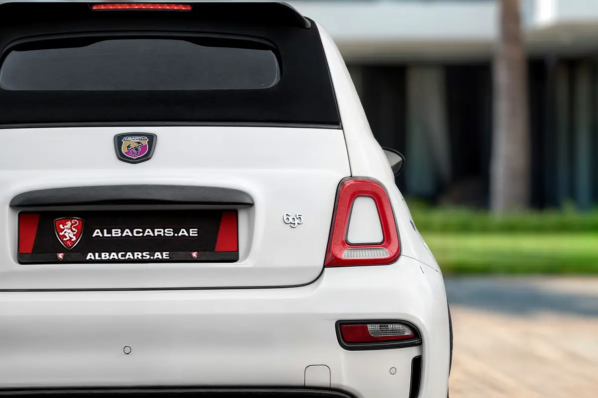 ABARTH 695 Turismo 2022 - photo 6 - Import Émirats | International Cars