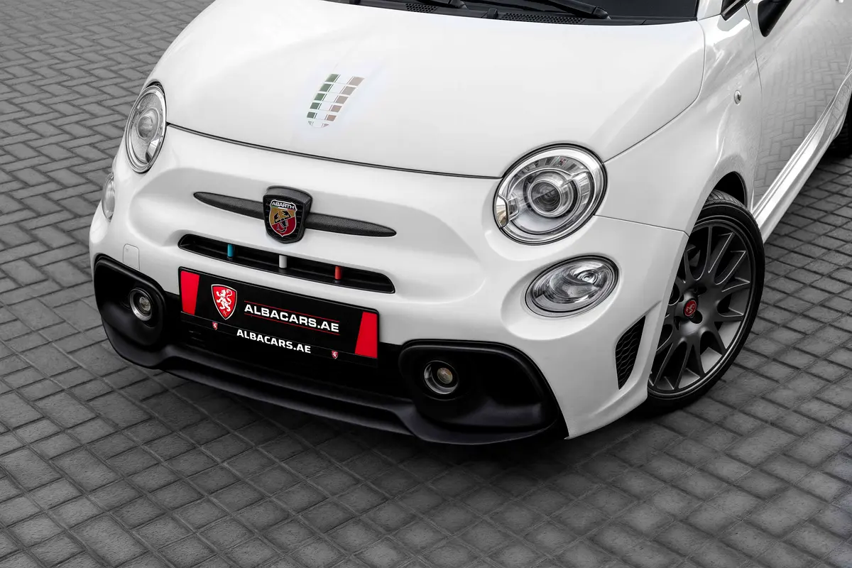ABARTH 695 Turismo 2022 - photo 7 - Import Émirats | International Cars
