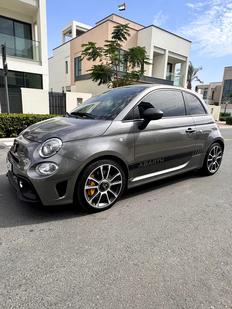 ABARTH 695 Turismo 2024 - photo 2 - Import Émirats | International Cars