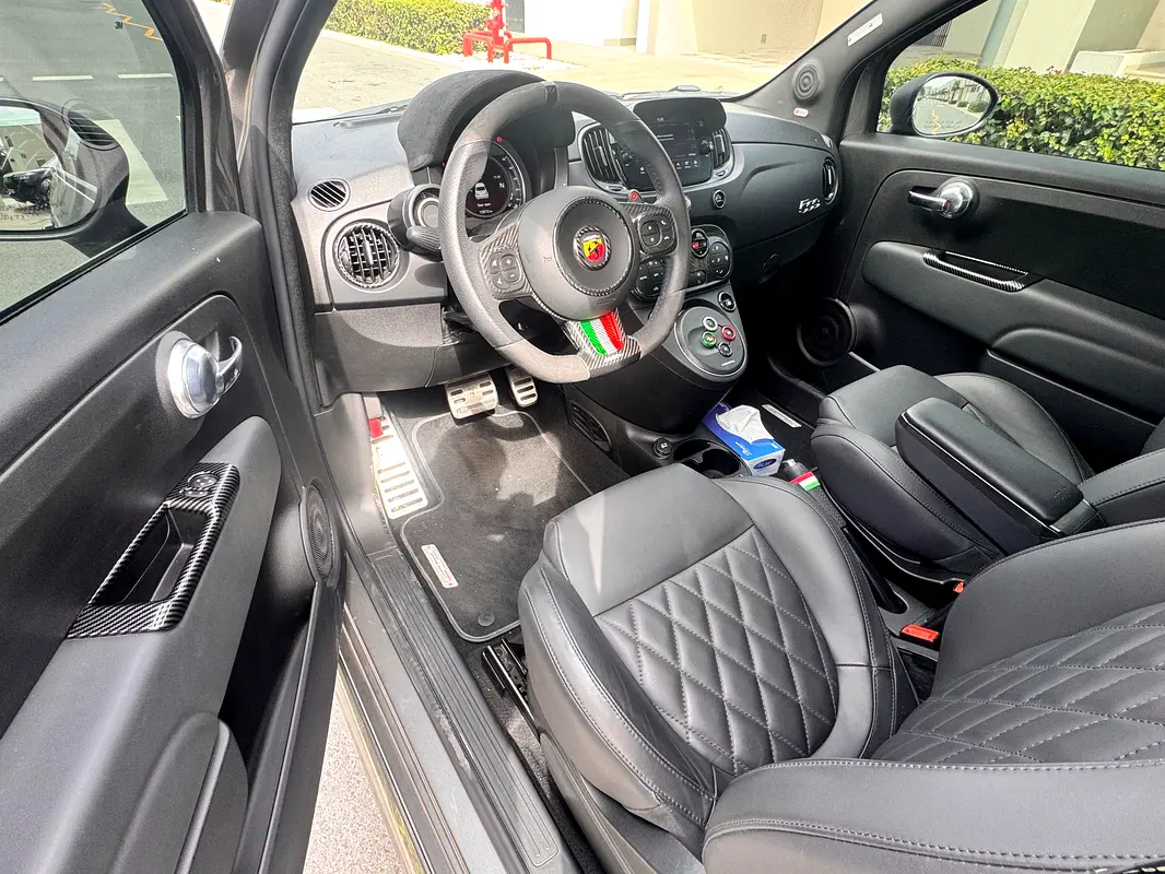 ABARTH 695 Turismo 2024 - photo 5 - Import Émirats | International Cars