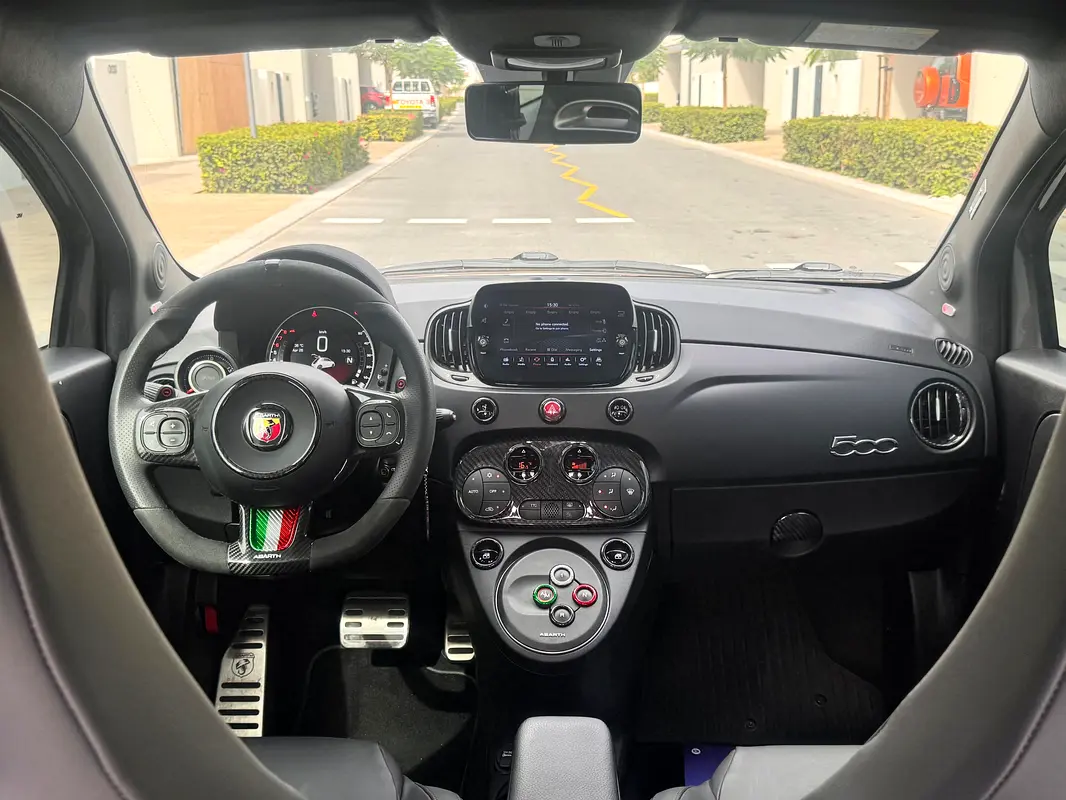 ABARTH 695 Turismo 2024 - photo 8 - Import Émirats | International Cars