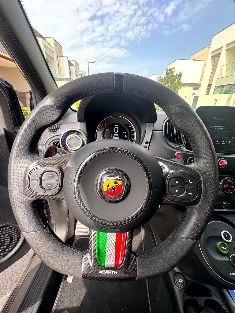 ABARTH 695 Turismo 2024 - photo 9 - Import Émirats | International Cars