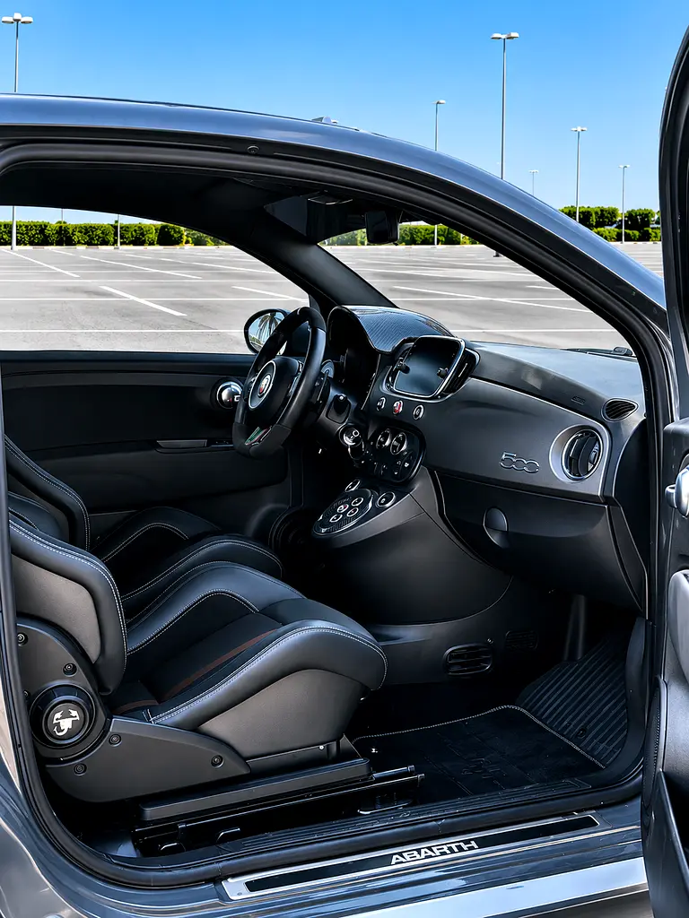 ABARTH 695 70th Anniversario 2020 - photo 6 - Import Émirats | International Cars