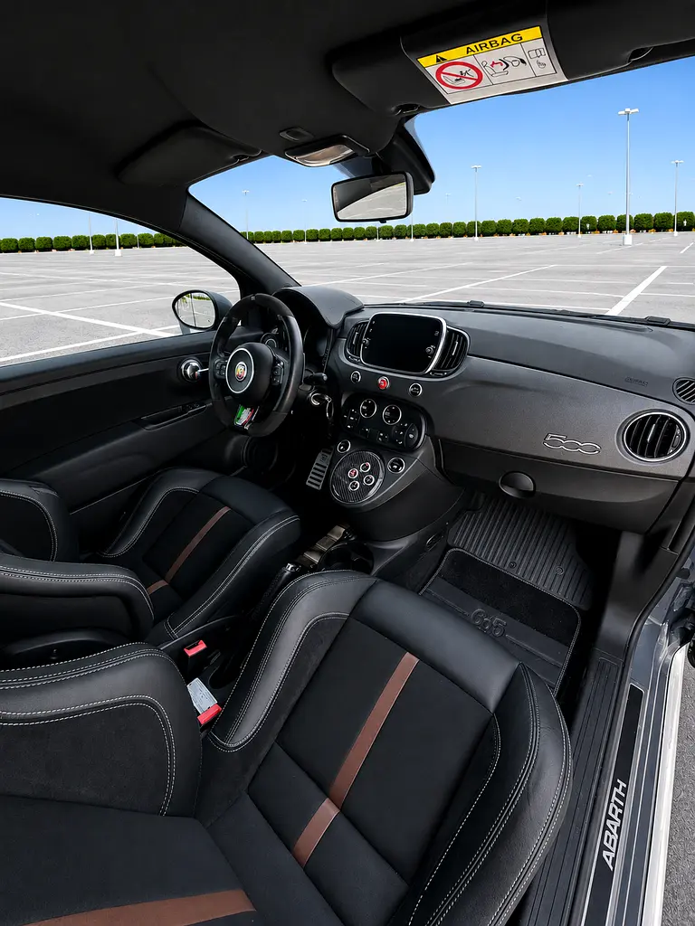 ABARTH 695 70th Anniversario 2020 - photo 7 - Import Émirats | International Cars