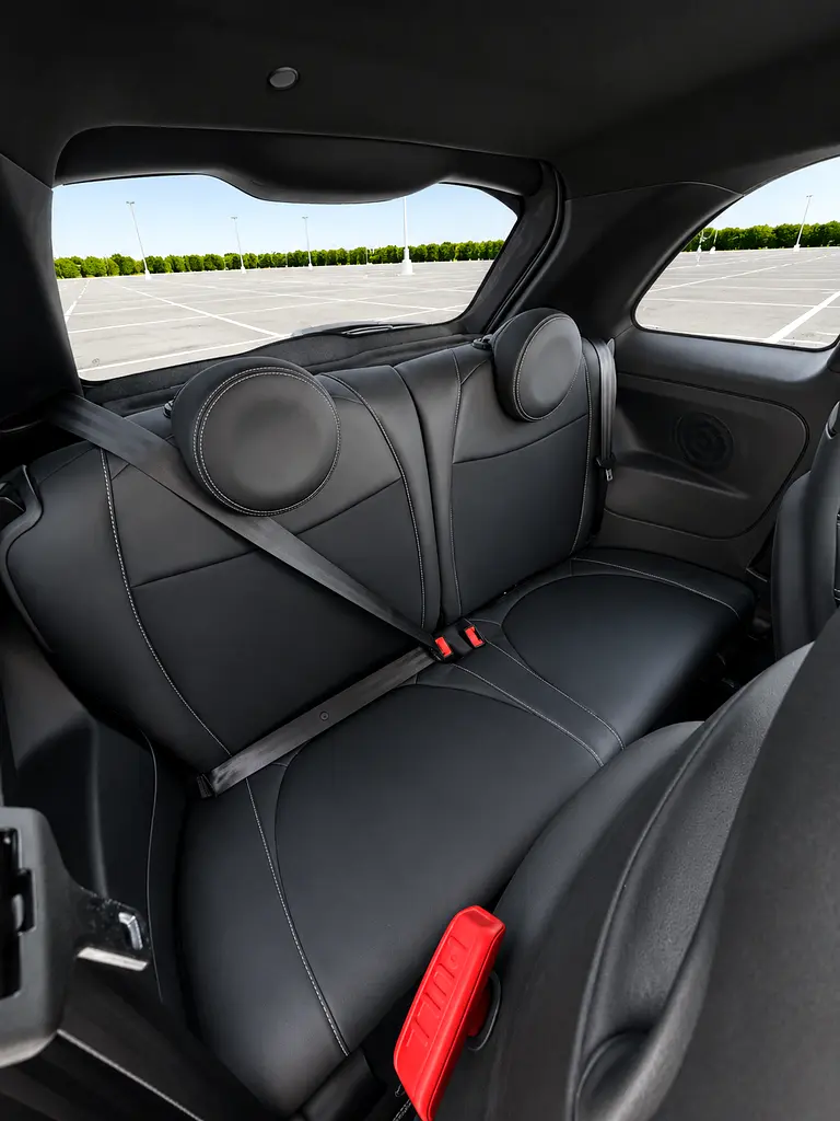 ABARTH 695 70th Anniversario 2020 - photo 8 - Import Émirats | International Cars