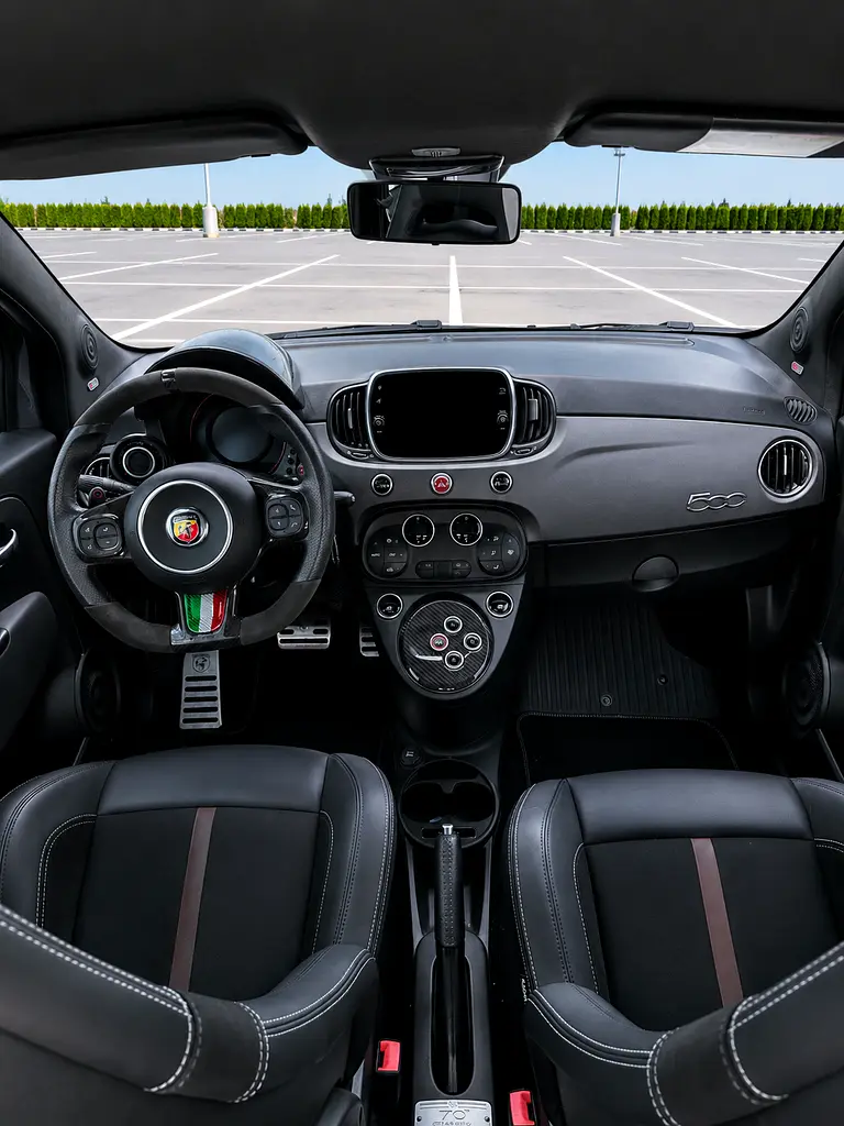 ABARTH 695 70th Anniversario 2020 - photo 9 - Import Émirats | International Cars