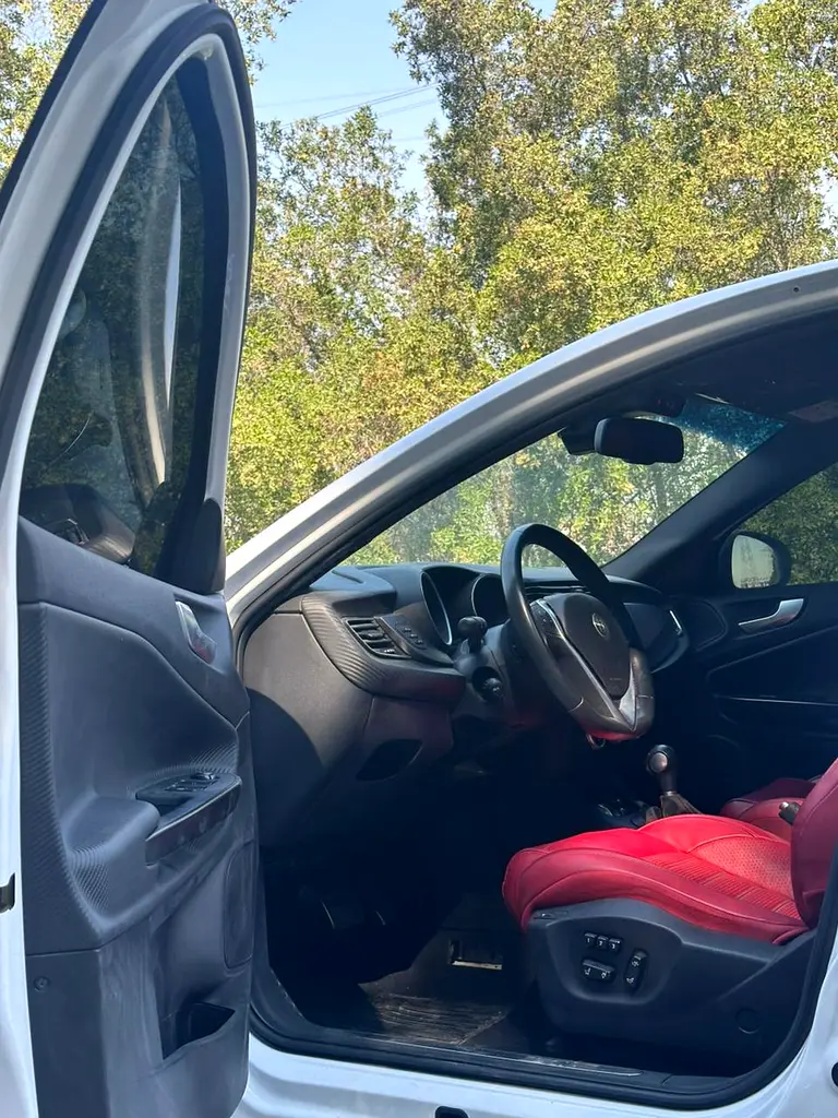 ALFA ROMEO GIULIETTA Veloce 2019 - photo 11 - Import Émirats | International Cars