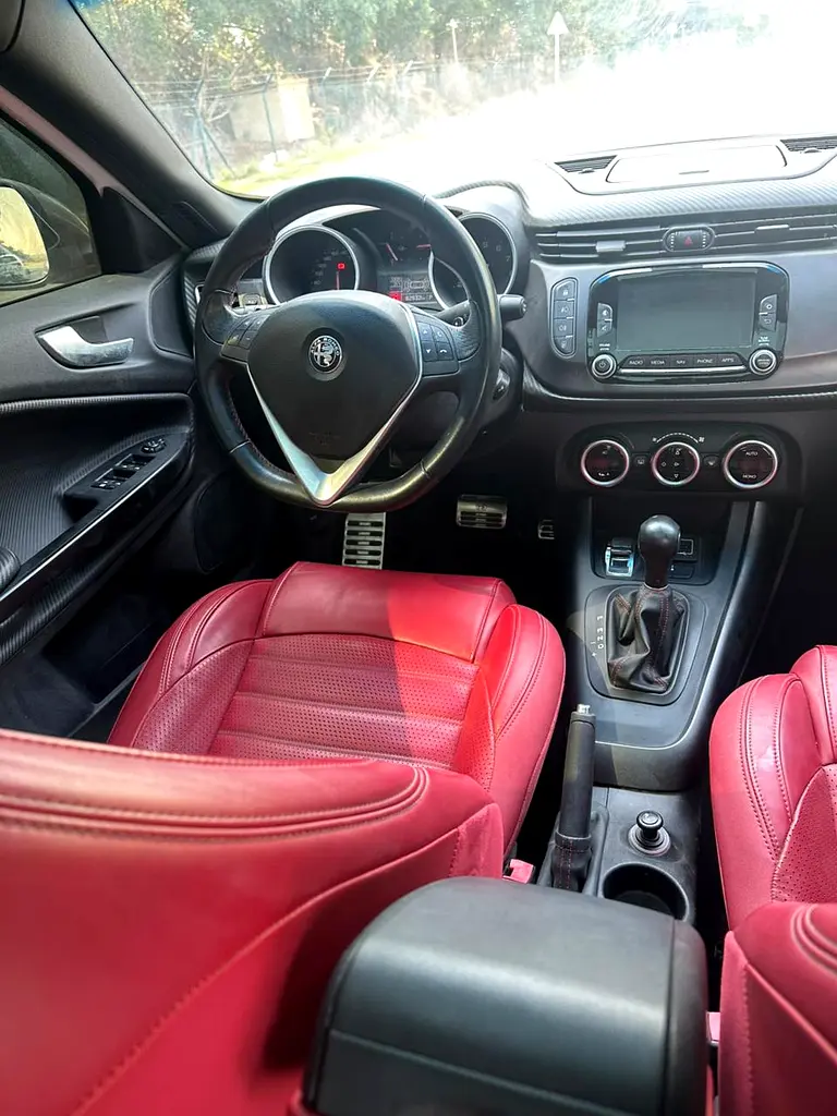 ALFA ROMEO GIULIETTA Veloce 2019 - photo 12 - Import Émirats | International Cars