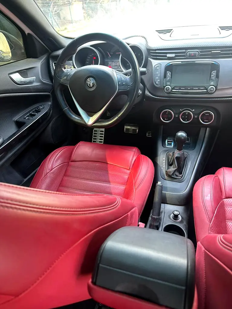 ALFA ROMEO GIULIETTA Veloce 2019 - photo 6 - Import Émirats | International Cars