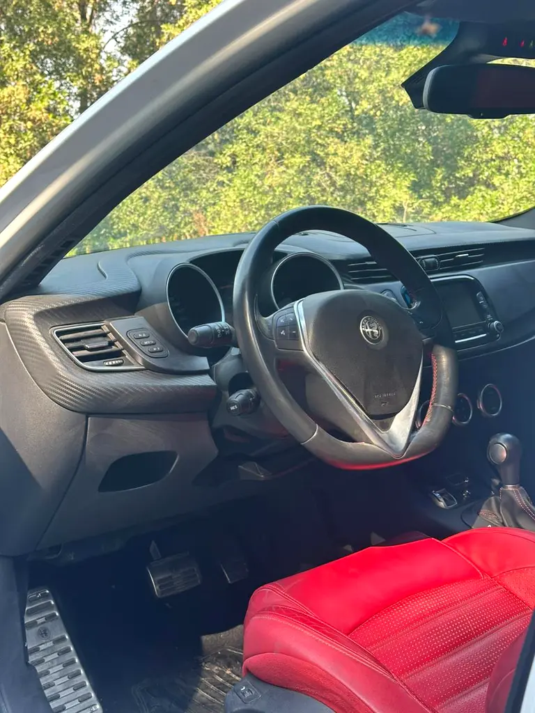 ALFA ROMEO GIULIETTA Veloce 2019 - photo 8 - Import Émirats | International Cars