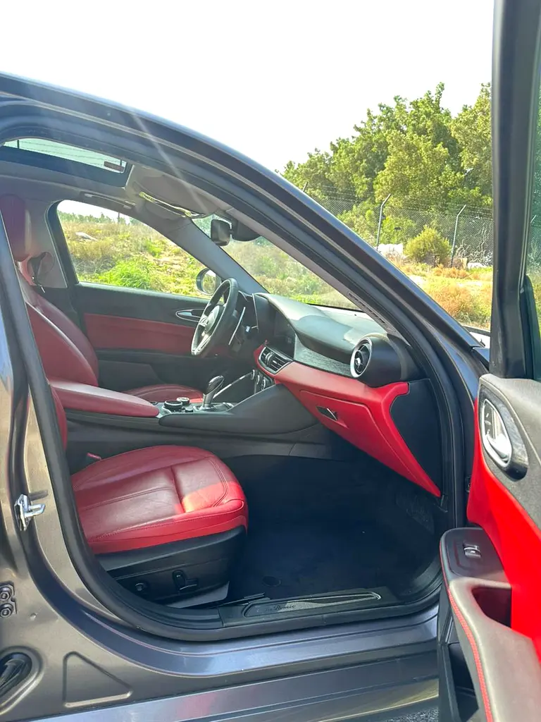 ALFA ROMEO Giulia Super 2019 - photo 10 - Import Émirats | International Cars