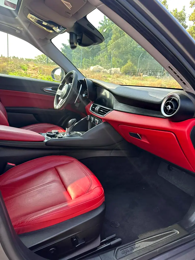 ALFA ROMEO Giulia Super 2019 - photo 12 - Import Émirats | International Cars