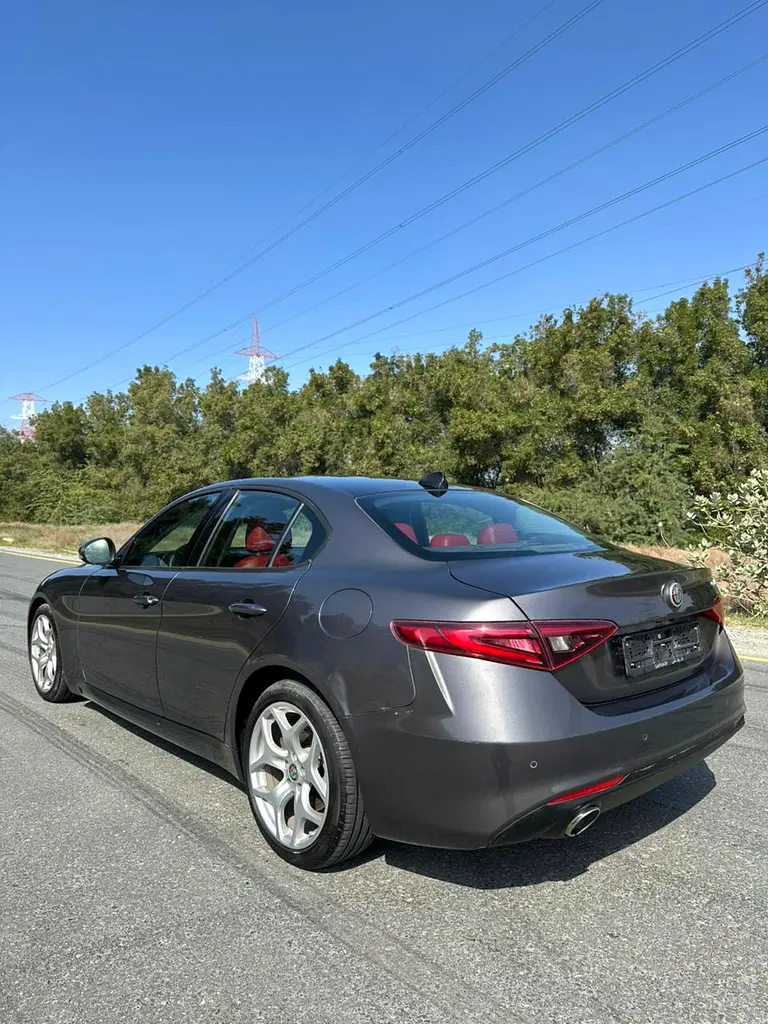 ALFA ROMEO Giulia Super 2019 - photo 5 - Import Émirats | International Cars