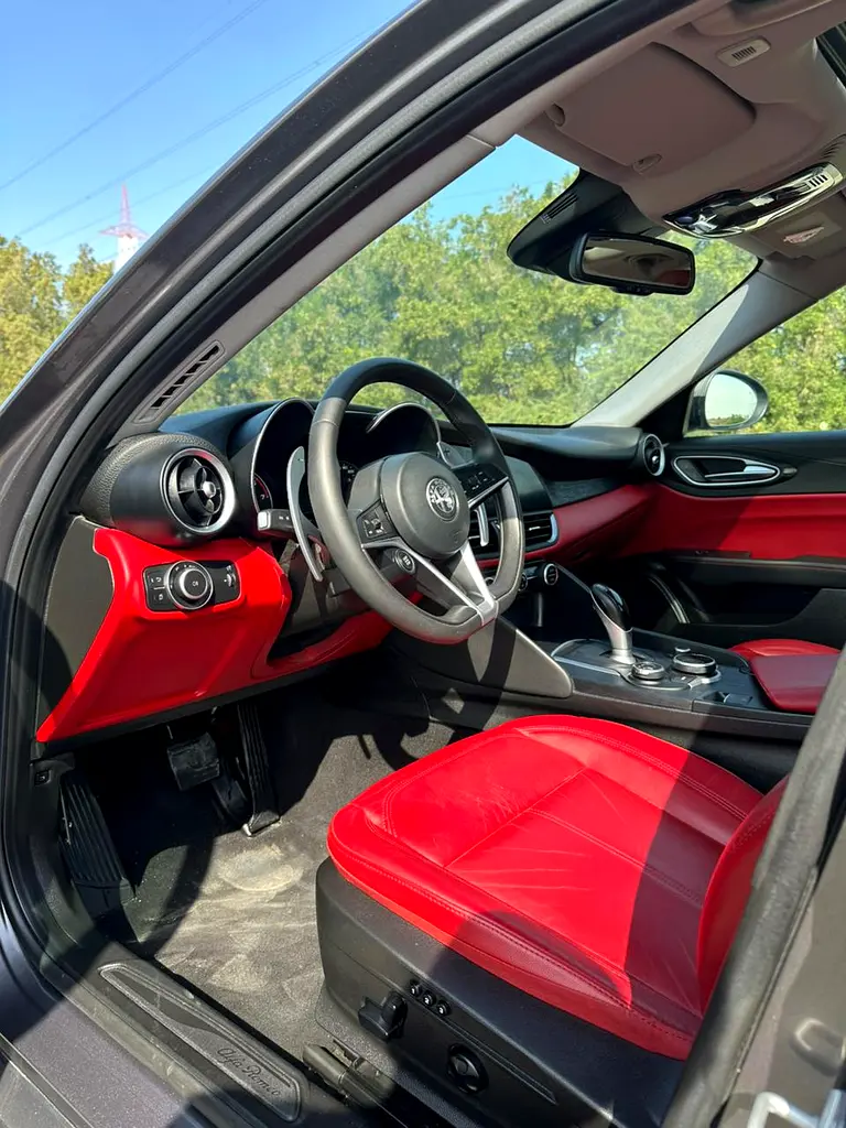 ALFA ROMEO Giulia Super 2019 - photo 9 - Import Émirats | International Cars